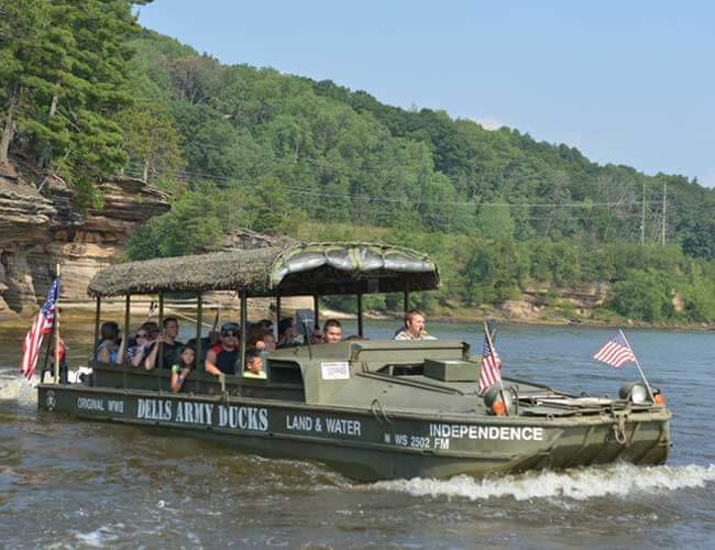 wisconsin dells boat tours schedule